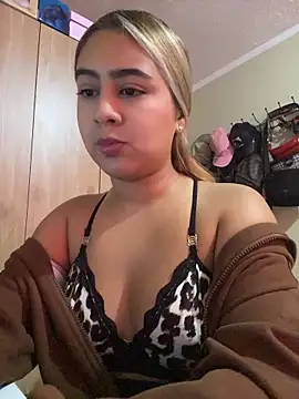 Miabonnett  online show from May 11, 2026, 2:56 pm
