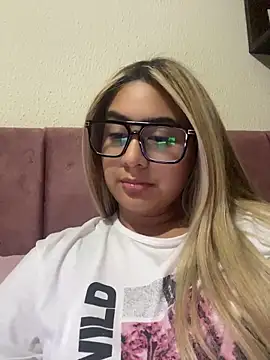 Miabonnett  online show from May 15, 2026, 1:12 am