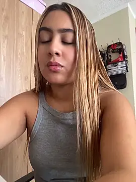 Miabonnett  online show from May 20, 2026, 3:40 pm