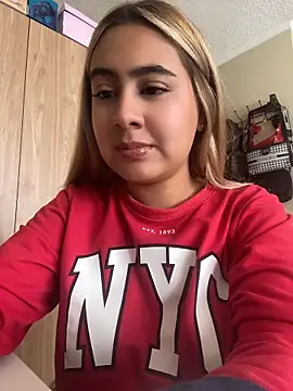 Miabonnett  online show from May 21, 2026, 3:08 pm
