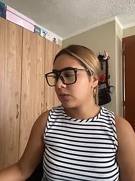 Miabonnett  online show from July 9, 2026, 3:16 pm