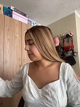 Miabonnett  online show from July 16, 2026, 2:34 pm