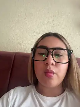 Miabonnett  online show from July 20, 2026, 3:58 pm
