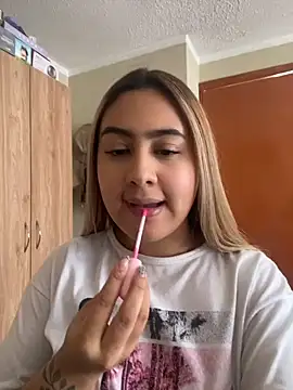 Miabonnett  online show from July 25, 2026, 2:58 pm