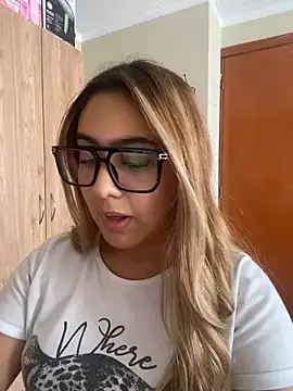 Miabonnett  online show from July 28, 2026, 7:39 pm