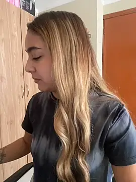 Miabonnett  online show from July 29, 2026, 2:26 pm