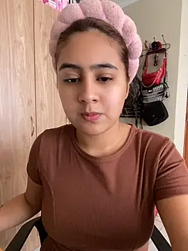 Miabonnett  online show from August 2, 2026, 3:21 pm