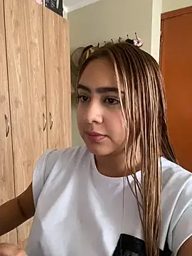 Miabonnett  online show from August 6, 2026, 3:03 pm