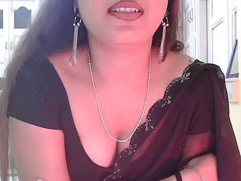 Model-Tanya online show from November 13, 2025, 11:42 am