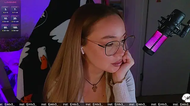 Emili1- online show from December 18, 2025, 11:27 am