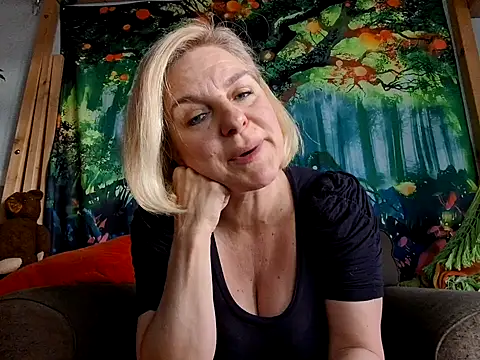 FrauleinSchmitt online show from February 16, 2025, 12:32 pm