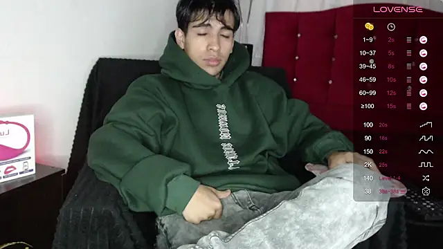 Snapshot of zack_thunder chatting on September 19, 2025, 12:28 pm zack thunder online show from September 19, 2025, 12:28 pm