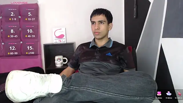 Snapshot of zack_thunder chatting on October 27, 2025, 1:04 pm zack thunder online show from October 27, 2025, 1:04 pm