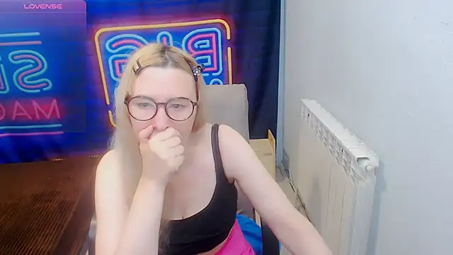 kerakiss877 online show from June 18, 2026, 7:51 pm
