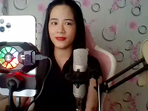 Snapshot of Nana-68 chatting on March 8, 2025, 6:43 am Nana-68 online show from March 8, 2025, 6:43 am