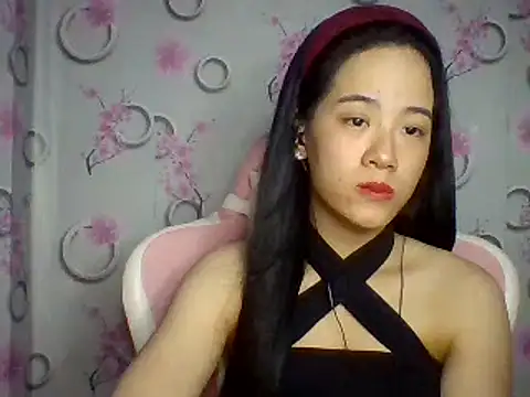 Snapshot of Nana-68 chatting on October 18, 2025, 12:50 pm Nana-68 online show from October 18, 2025, 12:50 pm