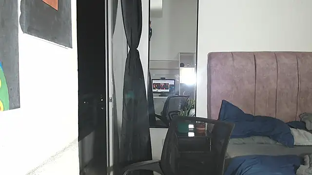 Snapshot of Liza_Thurner chatting on October 3, 2025, 11:46 pm Liza Thurner online show from October 3, 2025, 11:46 pm