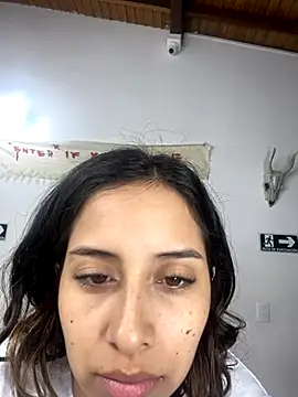 little-Emma online show from October 3, 2025, 2:52 am