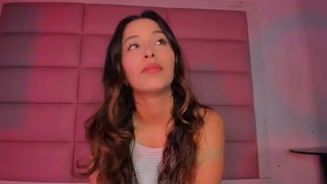 little-Emma online show from November 15, 2025, 11:21 pm