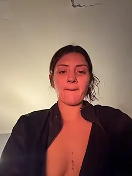 Snapshot of emilysue1 chatting on December 2, 2025, 9:21 pm emilysue1 online show from December 2, 2025, 9:21 pm