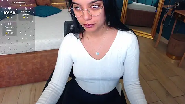 SerenaXMendez online show from October 6, 2025, 3:04 am