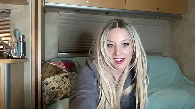 MonroeLoves online show from December 15, 2025, 5:01 am