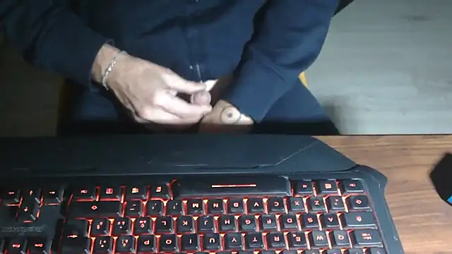 Adri gard online show from November 7, 2025, 9:15 pm