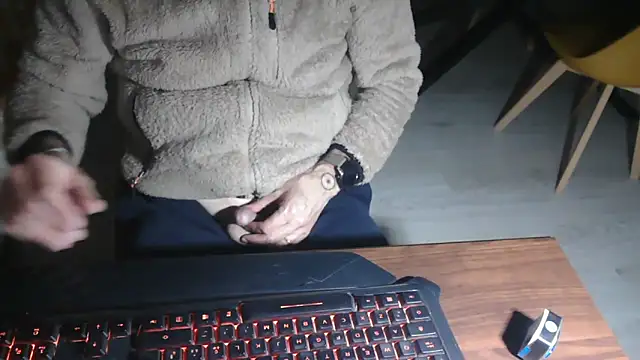 Adri gard online show from March 10, 2026, 9:09 pm