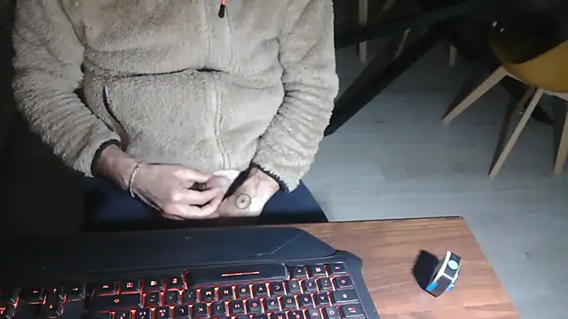 Adri gard online show from March 26, 2026, 9:31 pm