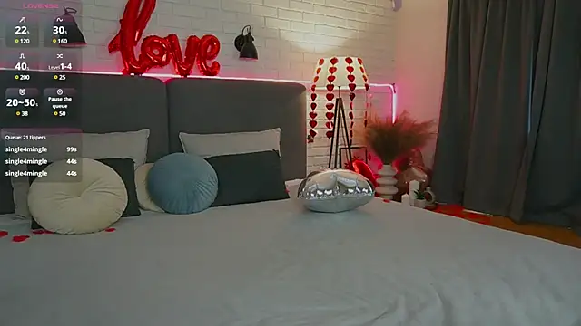 Snapshot of Viola__moon chatting on February 14, 2025, 12:57 pm Viola  moon online show from February 14, 2025, 12:57 pm