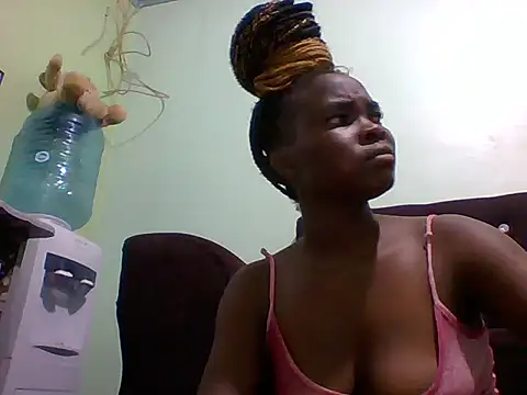 Snapshot of sexxyqueenn22 chatting on November 2, 2025, 12:46 am sexxyqueenn22 online show from November 2, 2025, 12:46 am