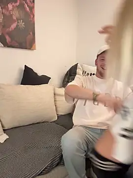 Snapshot of NickyGold_Official chatting on October 28, 2025, 10:45 pm NickyGold Official online show from October 28, 2025, 10:45 pm