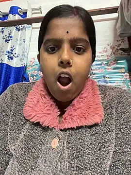 Snapshot of Beauty-queen chatting on January 24, 2025, 9:49 am Beauty-queen online show from January 24, 2025, 9:49 am