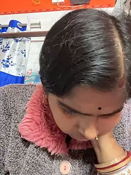 Snapshot of Beauty-queen chatting on February 1, 2025, 1:30 pm Beauty-queen online show from February 1, 2025, 1:30 pm