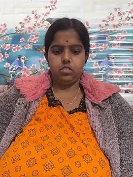 Snapshot of Beauty-queen chatting on February 6, 2025, 3:31 pm Beauty-queen online show from February 6, 2025, 3:31 pm