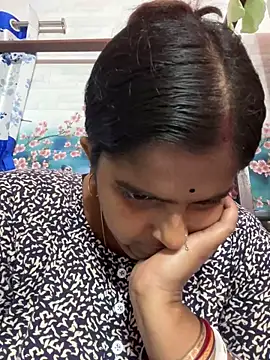 Snapshot of Beauty-queen chatting on February 17, 2025, 10:18 am Beauty-queen online show from February 17, 2025, 10:18 am