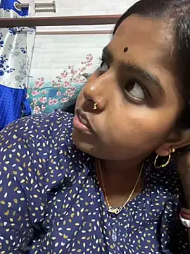 Snapshot of Beauty-queen chatting on February 18, 2025, 10:05 am Beauty-queen online show from February 18, 2025, 10:05 am