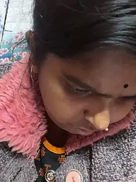 Snapshot of Beauty-queen chatting on February 25, 2025, 4:00 pm Beauty-queen online show from February 25, 2025, 4:00 pm