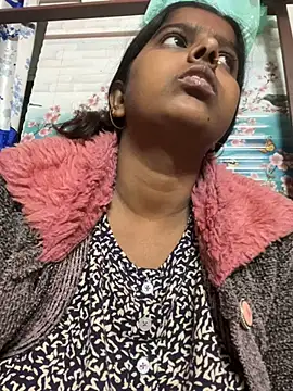 Snapshot of Beauty-queen chatting on February 27, 2025, 5:04 pm Beauty-queen online show from February 27, 2025, 5:04 pm