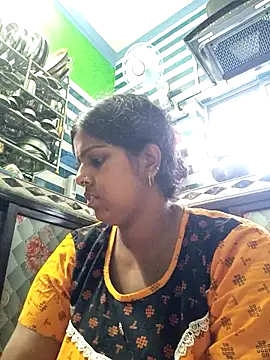 Snapshot of Beauty-queen chatting on March 11, 2025, 4:21 am Beauty-queen online show from March 11, 2025, 4:21 am