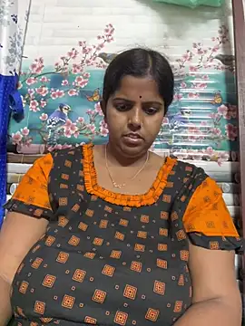 Snapshot of Beauty-queen chatting on March 11, 2025, 7:25 pm Beauty-queen online show from March 11, 2025, 7:25 pm