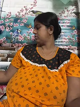 Snapshot of Beauty-queen chatting on March 18, 2025, 11:08 am Beauty-queen online show from March 18, 2025, 11:08 am