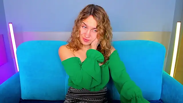 Snapshot of Milka_Blond chatting on February 6, 2025, 1:27 am Milka Blond online show from February 6, 2025, 1:27 am
