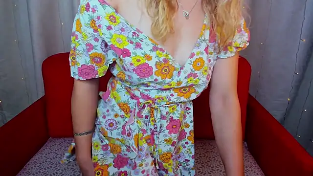 Snapshot of Milka_Blond chatting on October 4, 2025, 1:14 am Milka Blond online show from October 4, 2025, 1:14 am