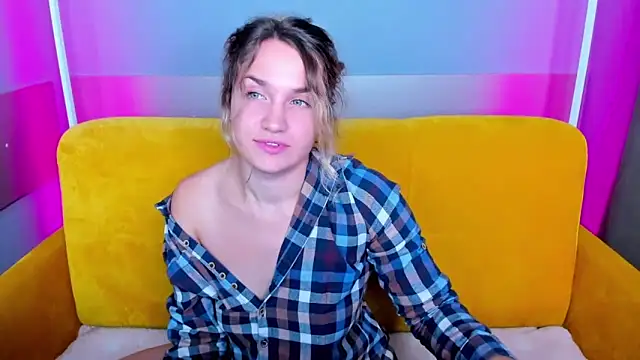 Snapshot of Milka_Blond chatting on October 21, 2025, 9:54 am Milka Blond online show from October 21, 2025, 9:54 am