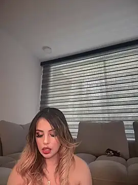 Snapshot of Alirawrz chatting on March 8, 2025, 6:58 pm Alirawrz online show from March 8, 2025, 6:58 pm