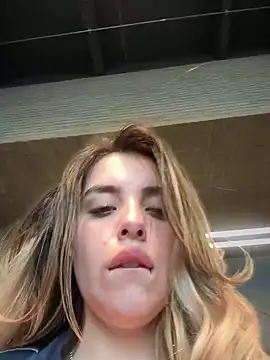 Snapshot of Alirawrz chatting on March 12, 2025, 9:45 pm Alirawrz online show from March 12, 2025, 9:45 pm