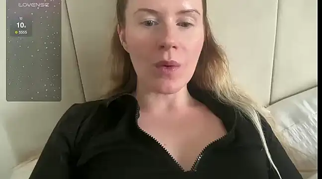 redheadrosie69 online show from February 8, 2025, 11:55 am