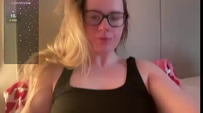 redheadrosie69 online show from February 16, 2025, 8:10 am