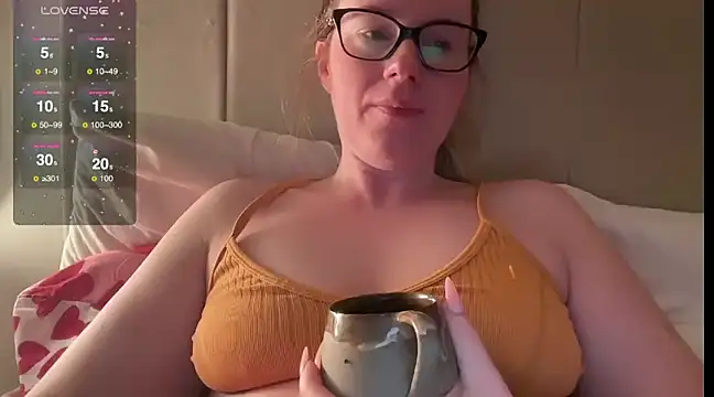 redheadrosie69 online show from February 17, 2025, 6:31 am